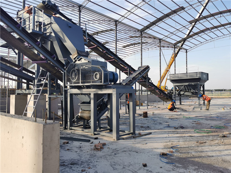 錫寶重工員工們冒著高溫在江蘇淮安客戶現(xiàn)場進(jìn)行設(shè)備安裝(圖9) 錫寶重工員工們冒著高溫在江蘇淮安客戶現(xiàn)場進(jìn)行設(shè)備安裝(圖9)